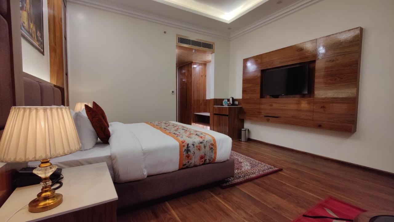 Hotel Woodpark Шімла Екстер'єр фото