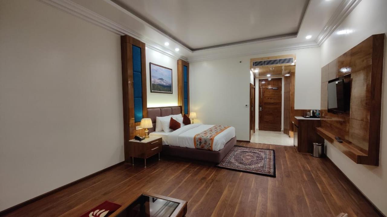 Hotel Woodpark Шімла Екстер'єр фото