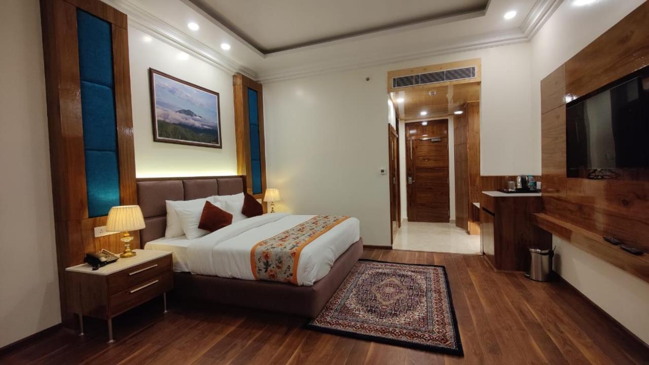 Hotel Woodpark Шімла Екстер'єр фото