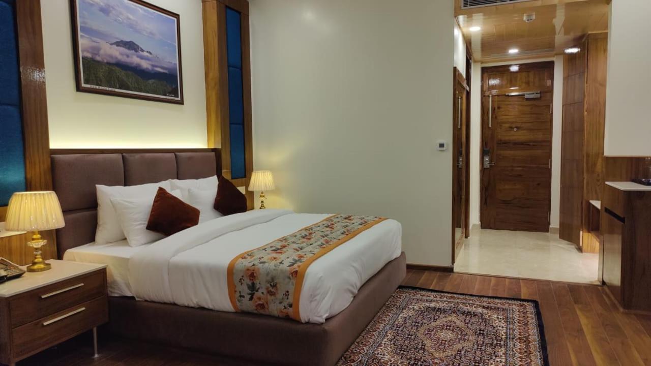 Hotel Woodpark Шімла Екстер'єр фото