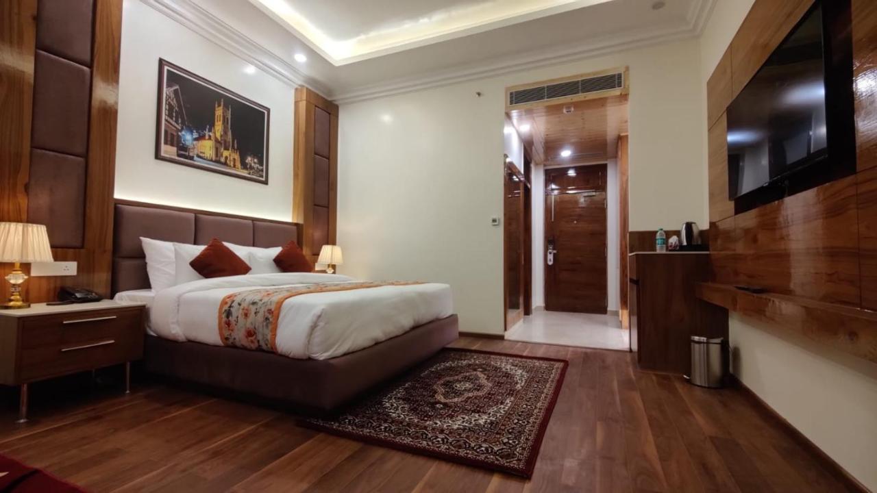 Hotel Woodpark Шімла Екстер'єр фото