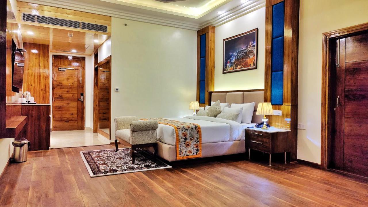 Hotel Woodpark Шімла Екстер'єр фото