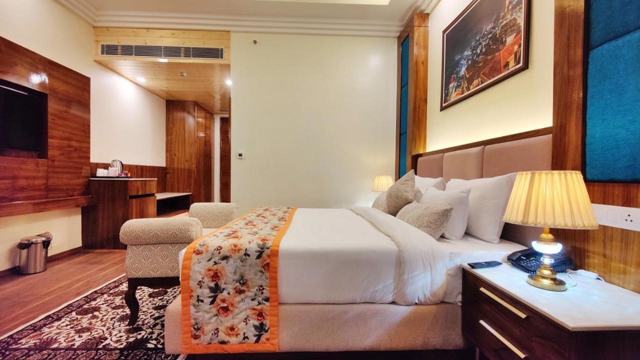 Hotel Woodpark Шімла Екстер'єр фото
